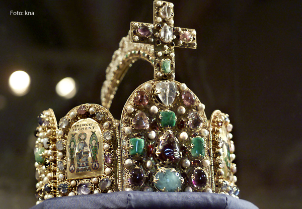 Eine Krone als Teil eines Schatzes 