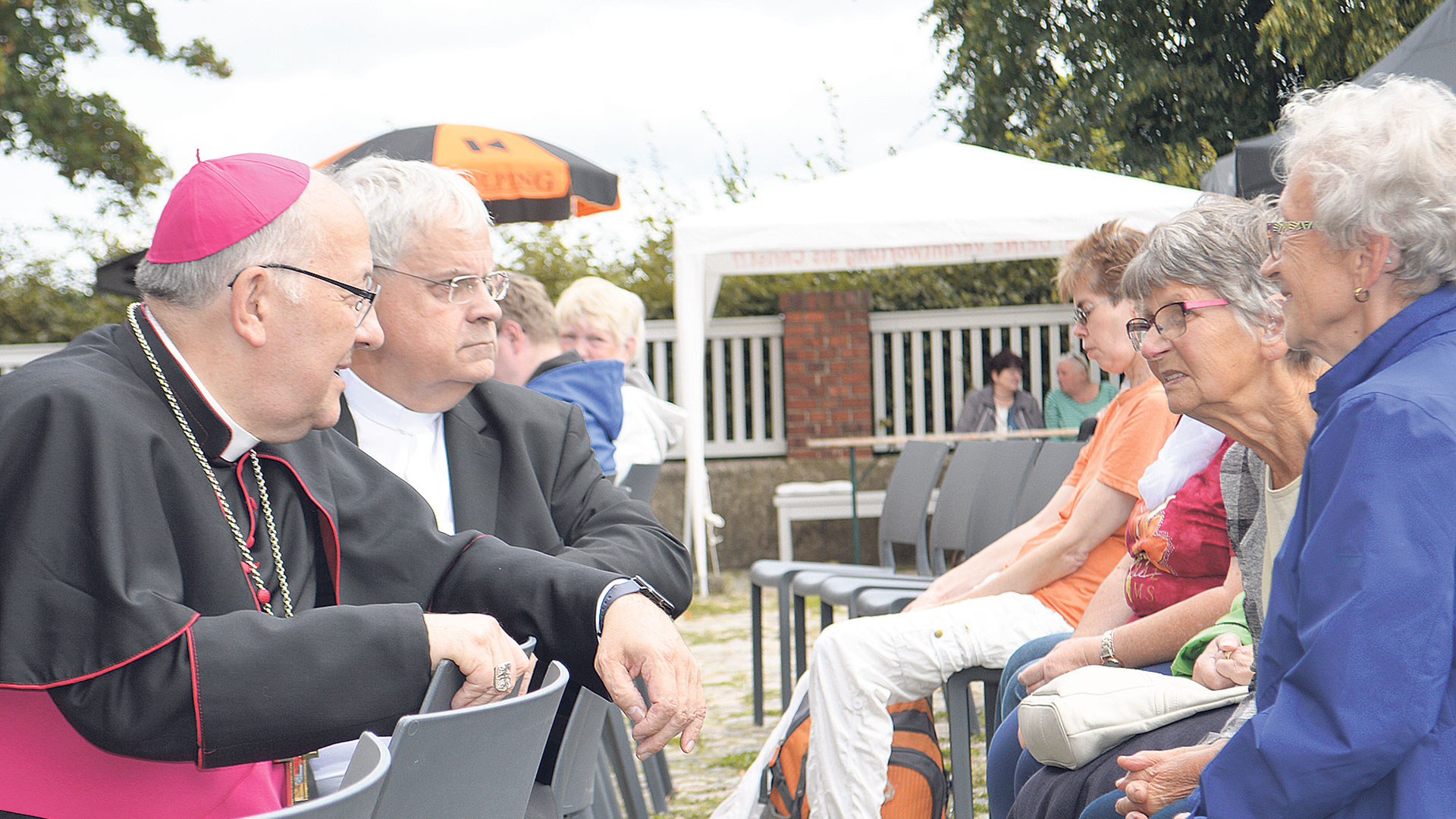 Bischof Wolfgang Ipolt und Weihbischof Reinhard Hauke im Gespräch