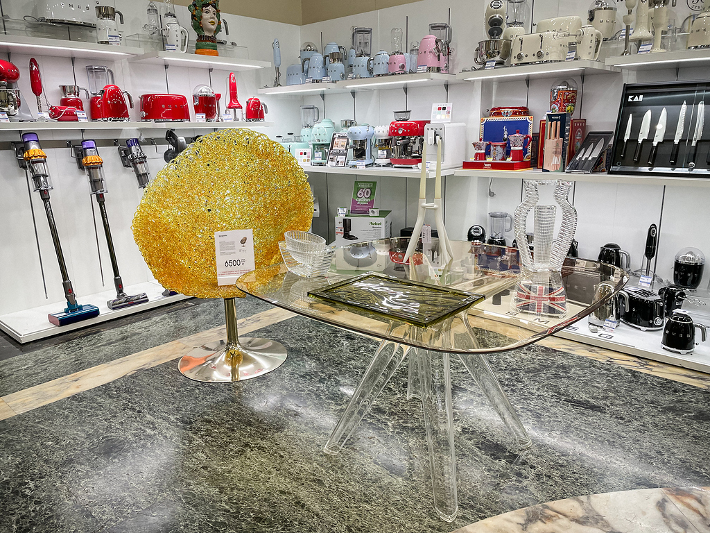 Designerstuhl im vatikanischen Kaufhaus