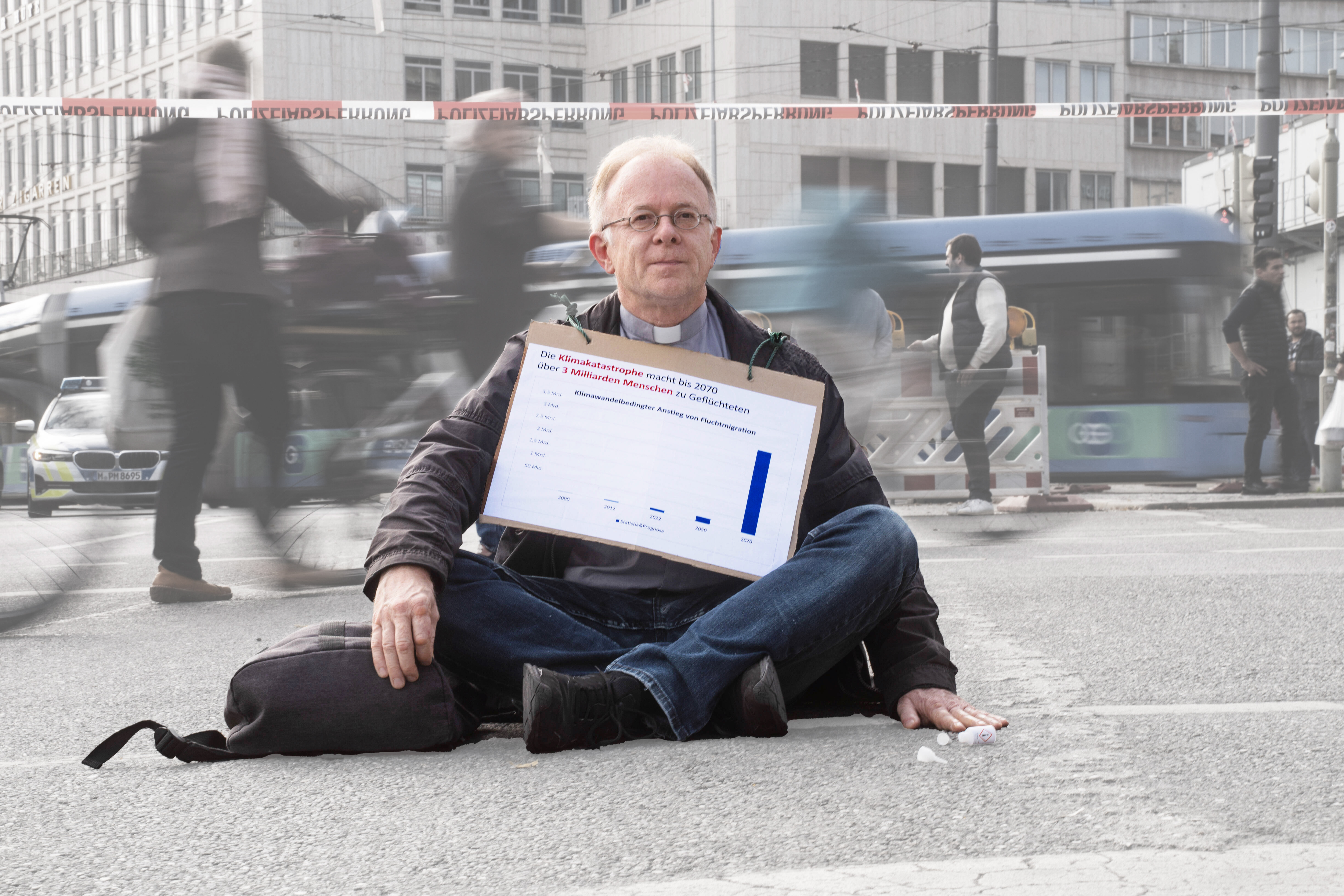 Jesuit Jörg Alt hat sich mit der Letzten Generation auf eine Straße geklebt, um für mehr Klimaschutz zu protestieren