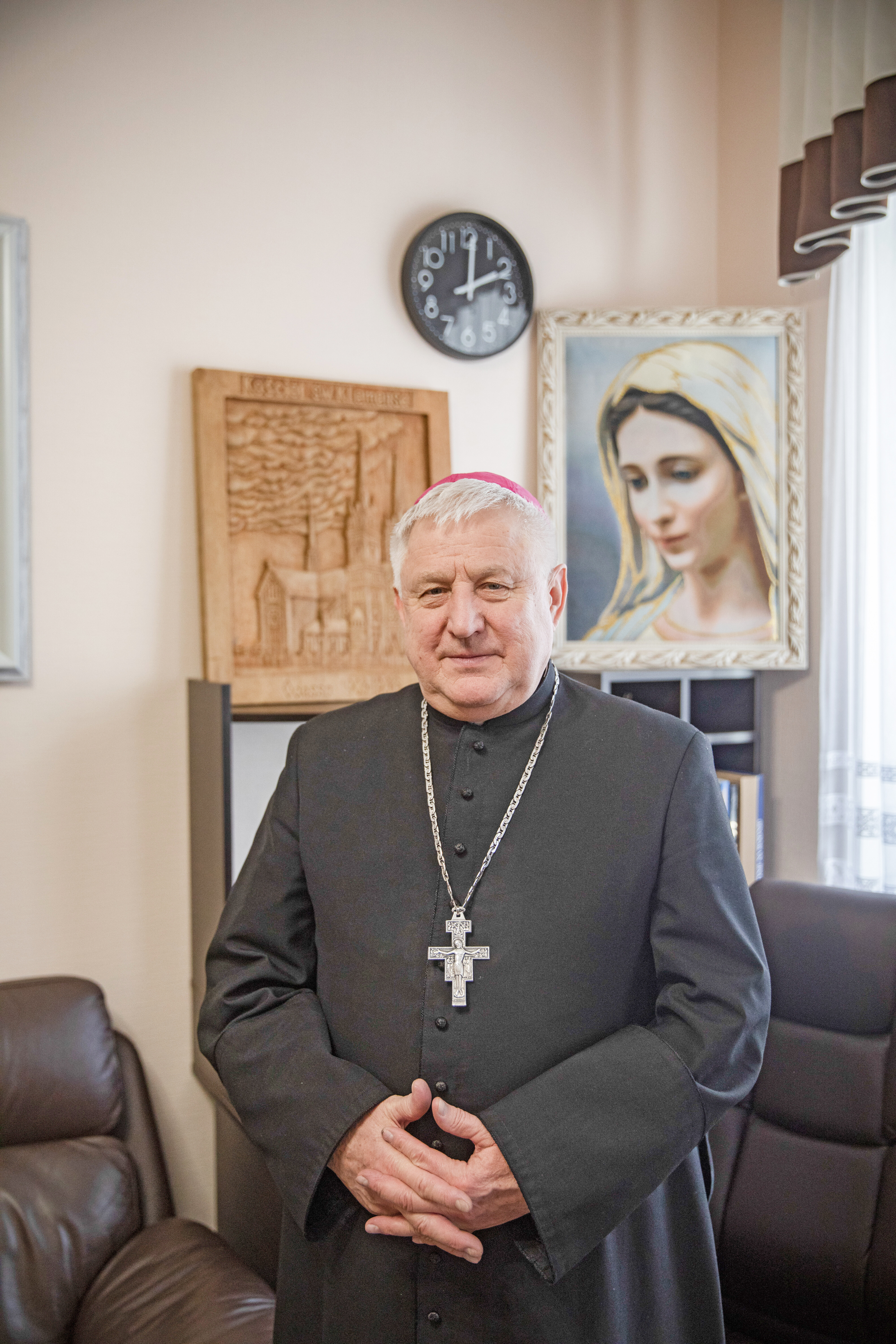 Bischof Stanislaw Szyrokoradiuk in seinem Büro in Odessa