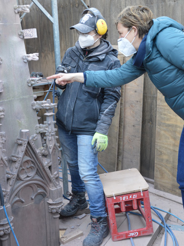 Julia Lienemeyer mit Steinmetzin