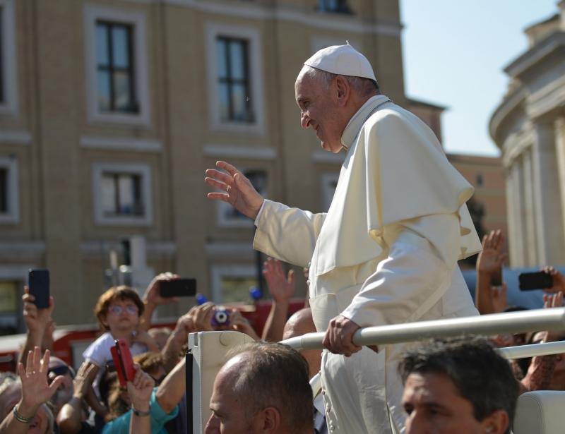 Franziskus reagiert kühl und abwartend