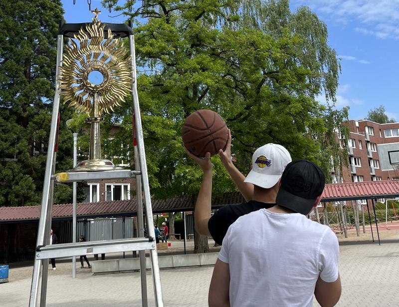 Monstranz gewährt Einblicke