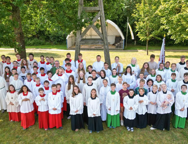 Weihrauchmischen und Fußballspielen