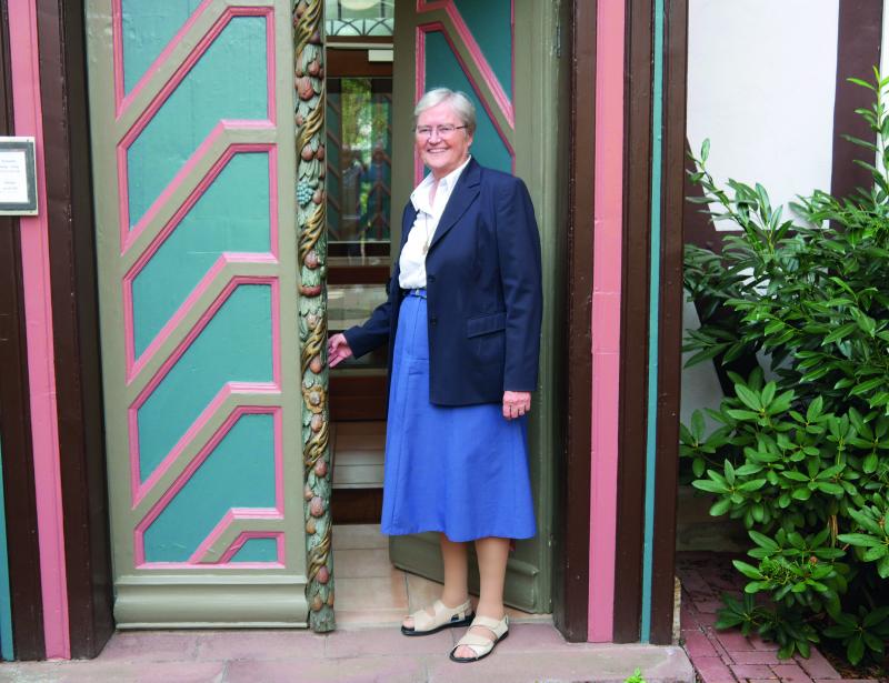 Sie zieht ihre Sachen durch