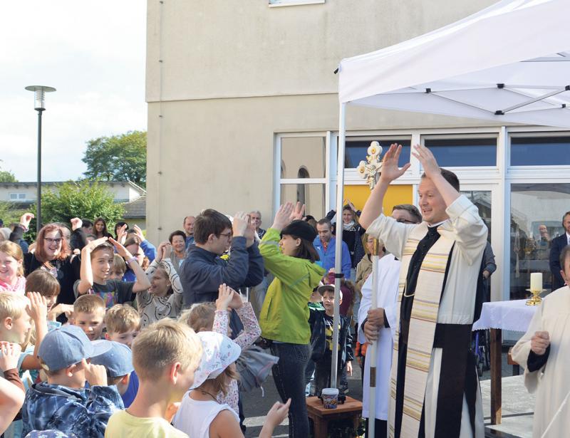 Mit Fahrrad, Dreirad und Roller