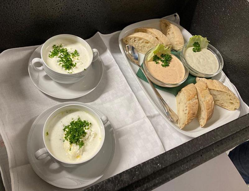 Köstliches Menü im Wohnmobil