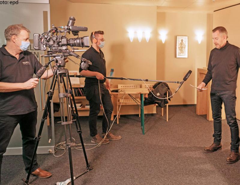 Jesus stirbt am Flughafen