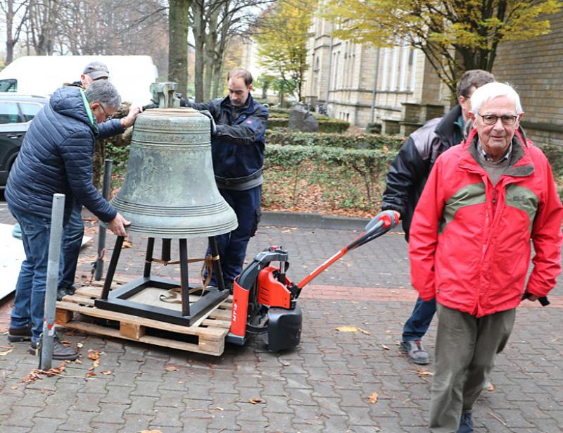 Eine Glocke kehrt zurück