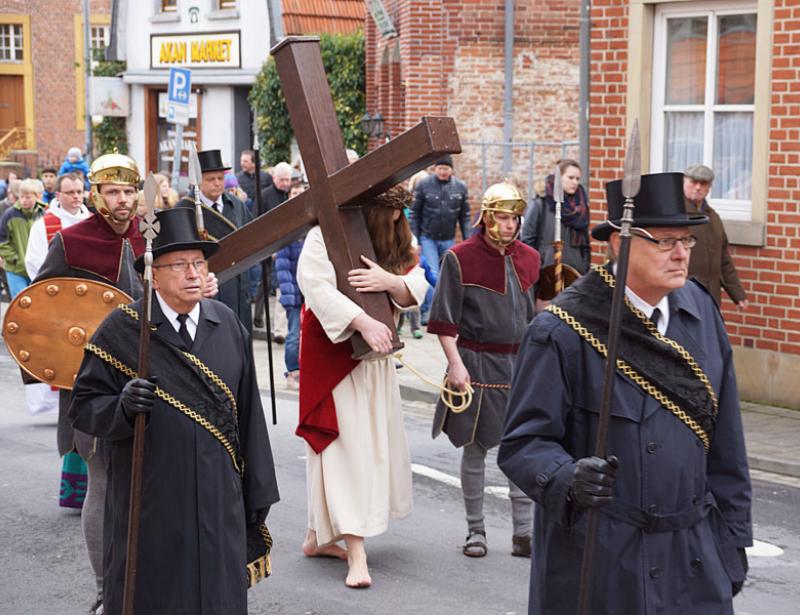 Reduzierte Kreuztracht 