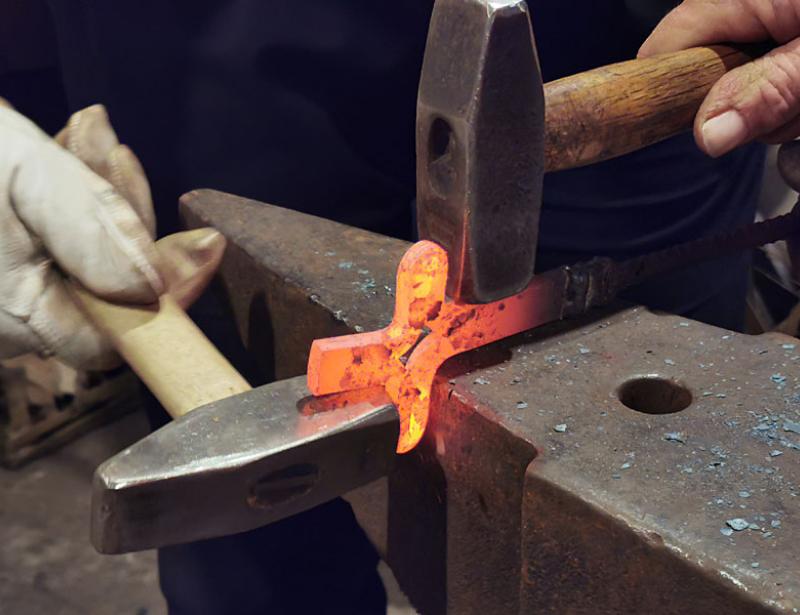 Mit Hammer und Muskelkraft