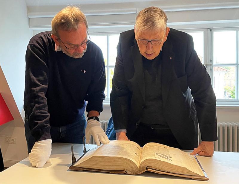 Einblick in die "Bonnus-Bibel"