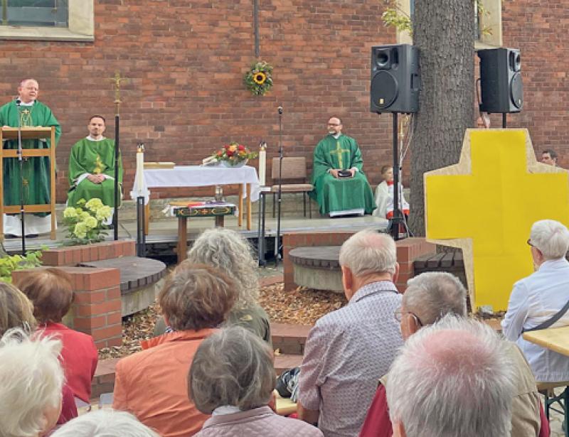 Ein Diakon leitet die Pfarrei