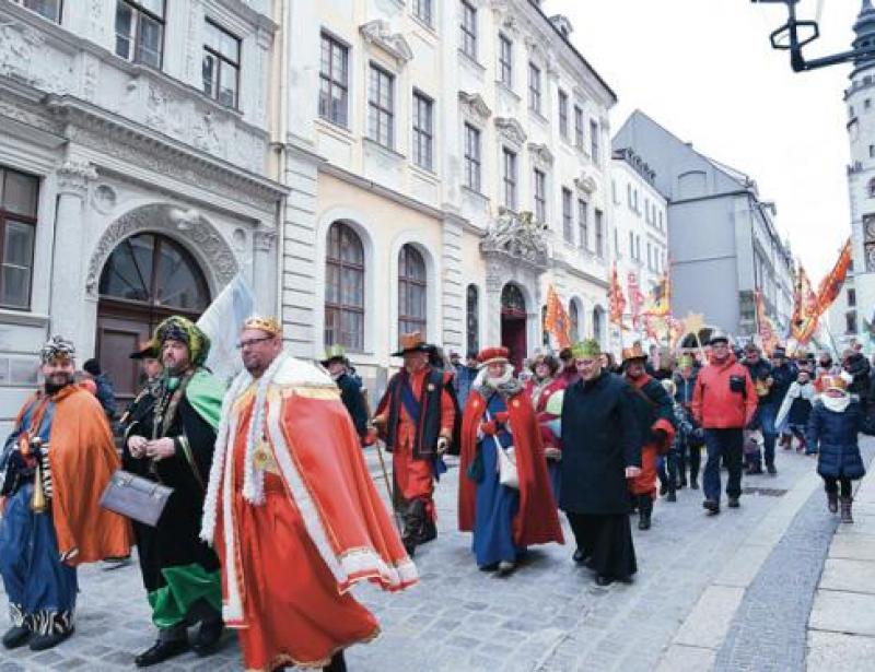 Kleiner König und große Tiere