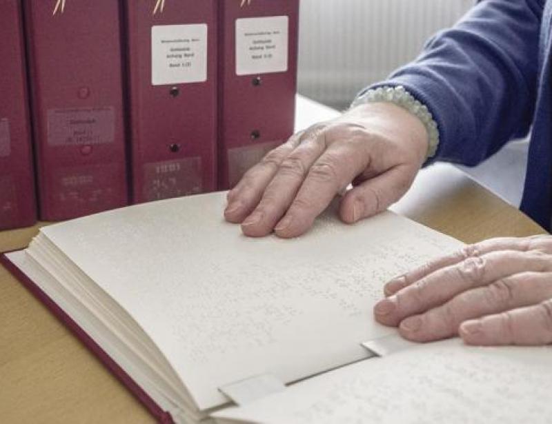 Mit den Fingern lesen, um mitsingen zu können