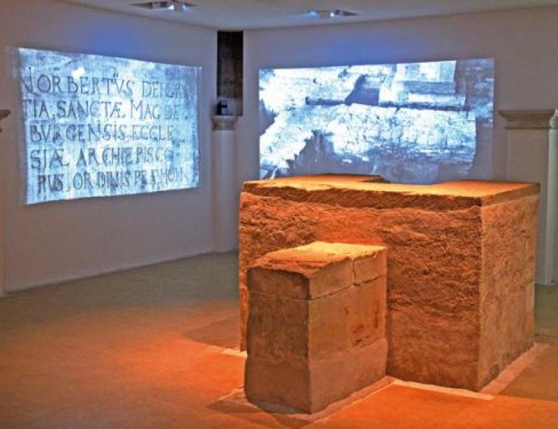 Mit Bibel und Spaten