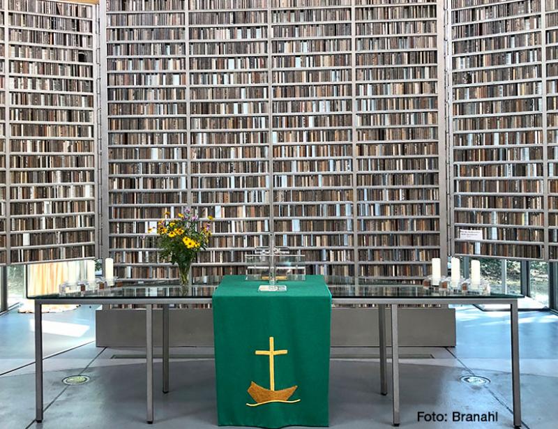 Die ganze Welt am Altar