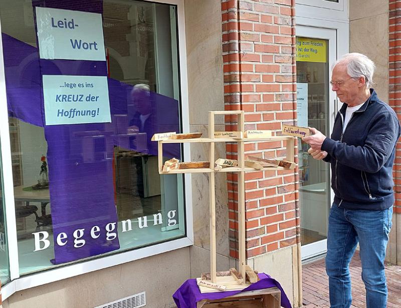 Das Leid ins Kreuz legen