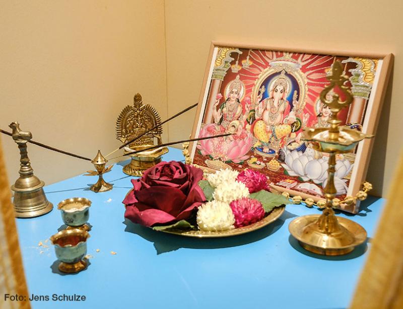 Neun Religionen in einem Haus