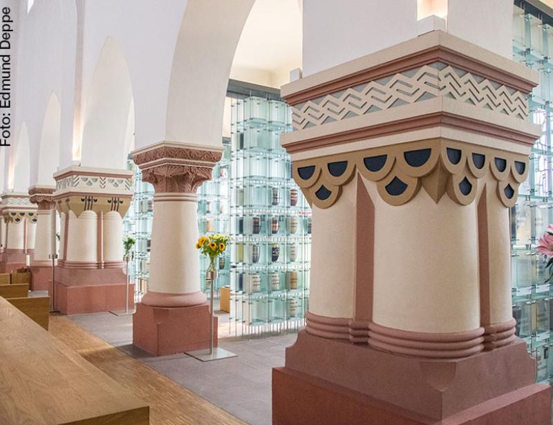 Urnen-Friedhof  in der Kirche