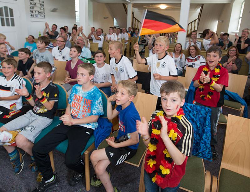 Fußballfest im Pfarrsaal