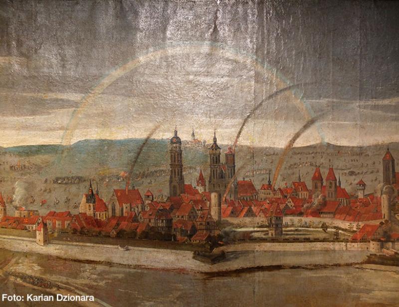 Powerfrau in goldener Rüstung