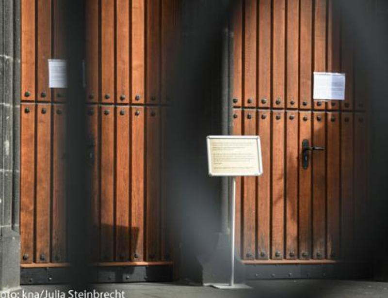 Debatte über "Geistermessen"