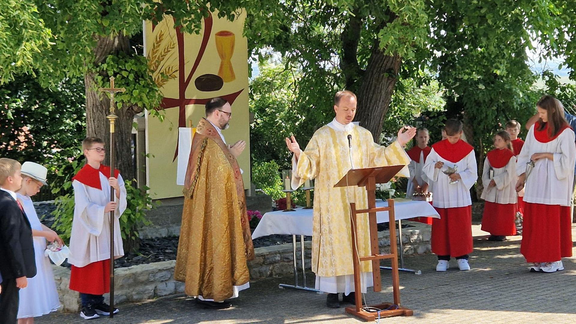 Diakon Mathias Kugler am Lesepult