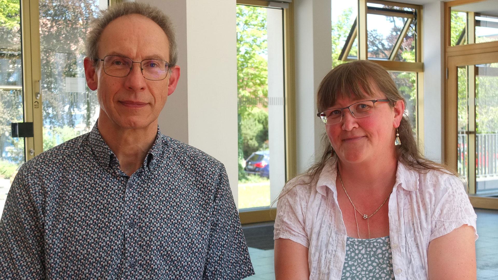 Der katholische Religionslehrer Adrian Dautz und die evangelische Religionslehrerin Peggy Göring.