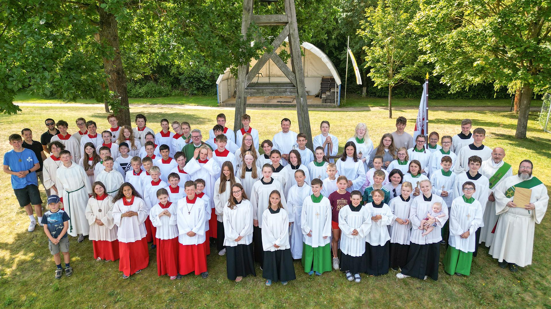 Ministranten aus dem ganzen Erzbistum bei den Minitagen am Bischof-Theissing-Haus in Teterow