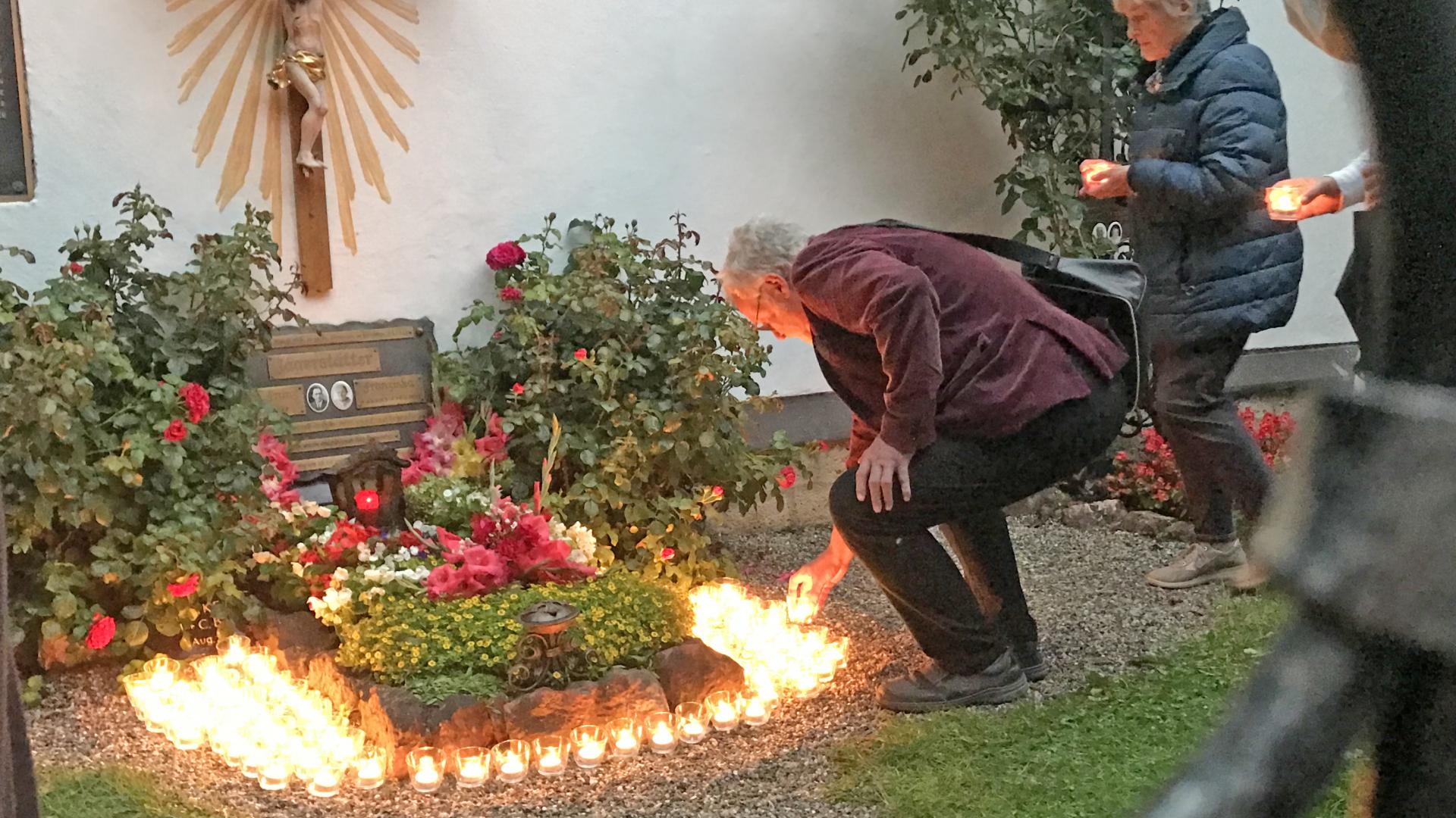 Lichterprozession für Franz und Franziska Jägerstätter.