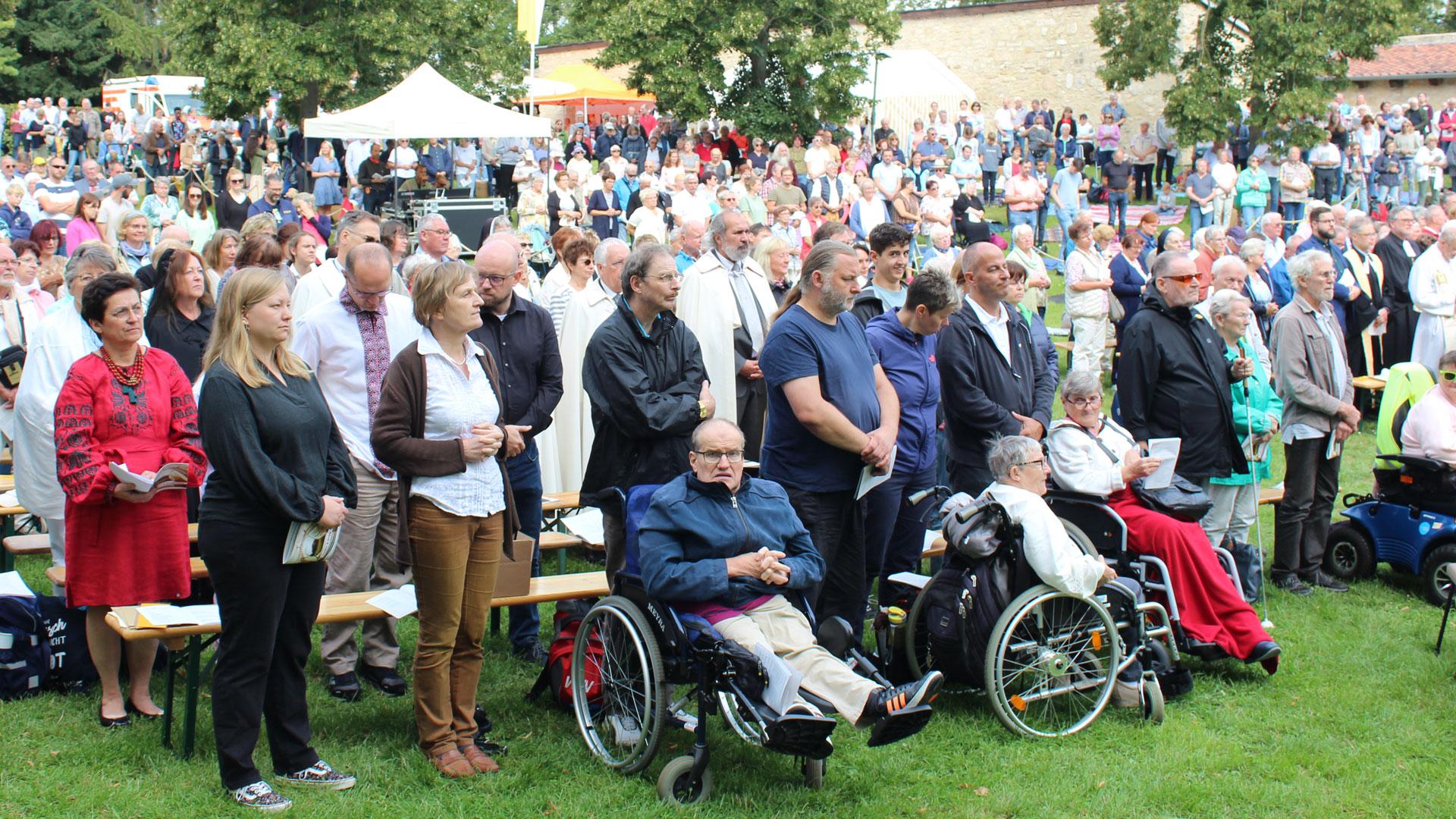 Wallfahrtsteilnehmer auf der Huysburg