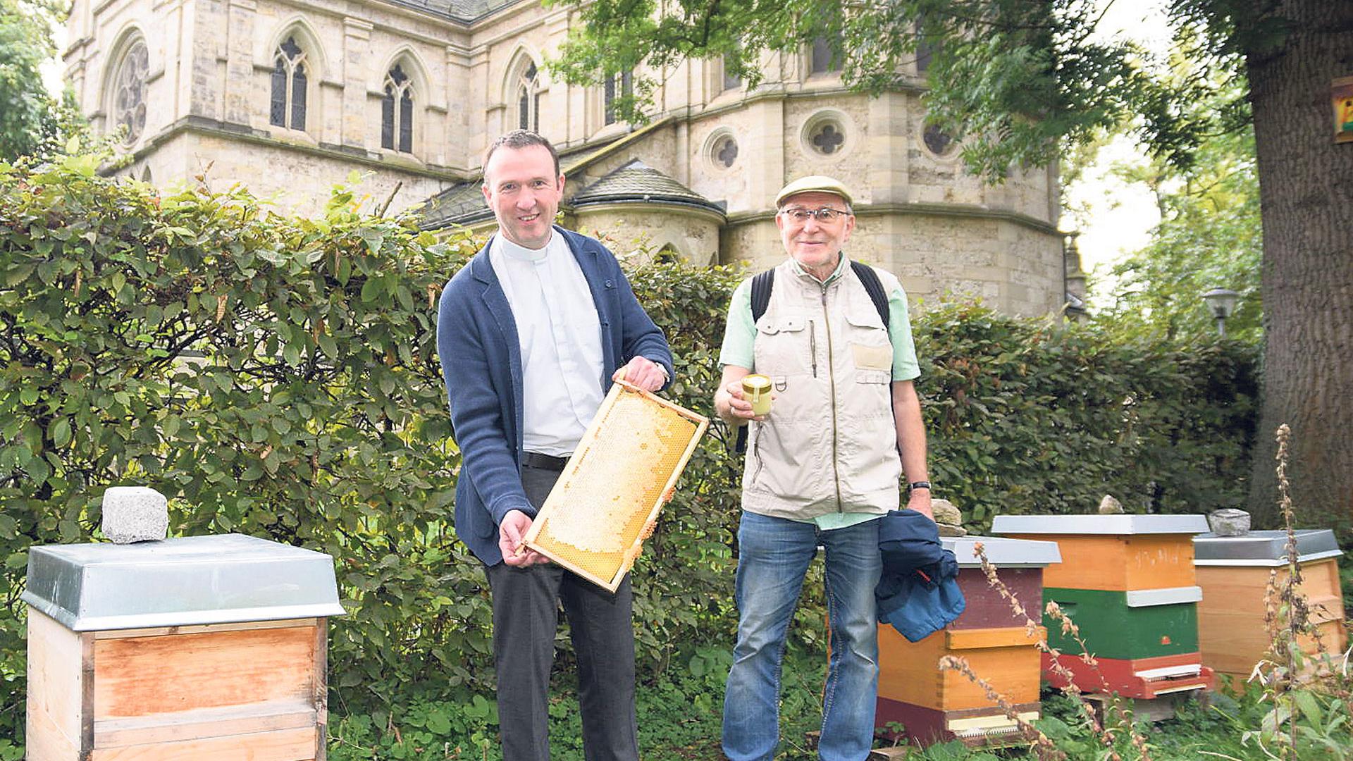 Pfarrer Timo Gothe (links) und Christoph Arenhövel