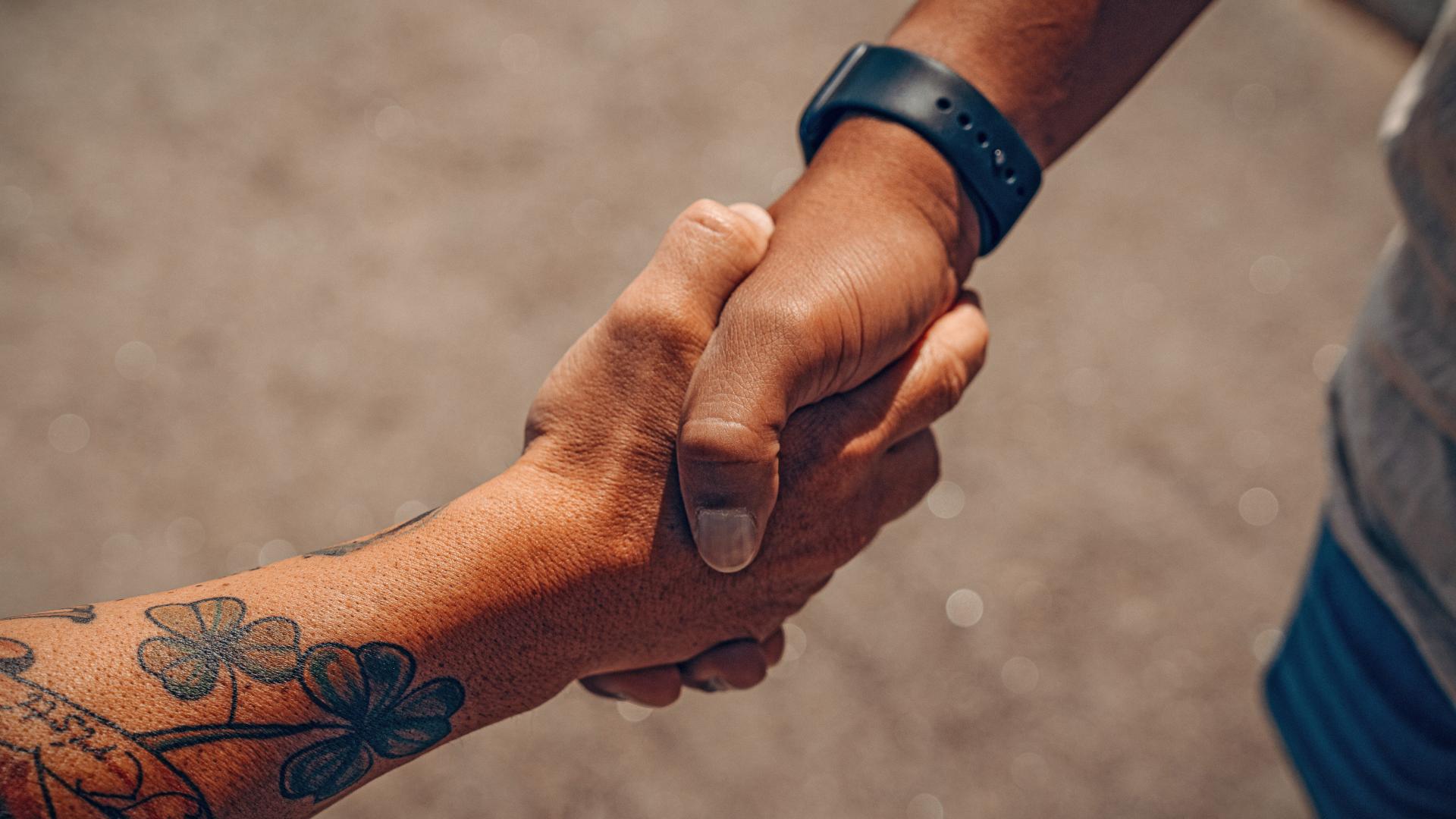 Die Hand zur Vergebung reichen