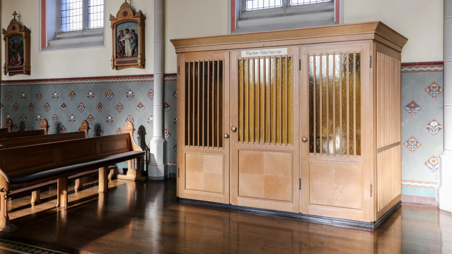 Beichtstuhl in einer Kirche in Deutschland