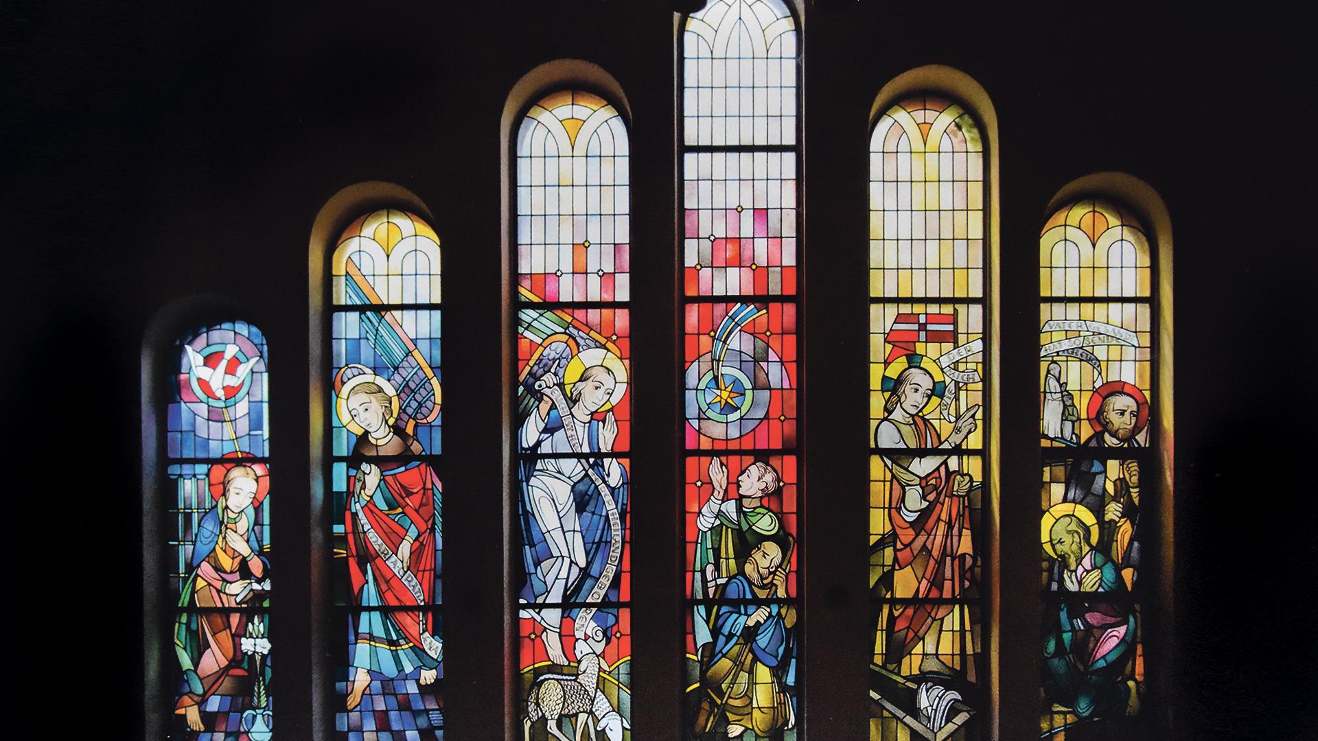 Glaskunstwerk in der Christus-Erlöser-Kirche in Preetz