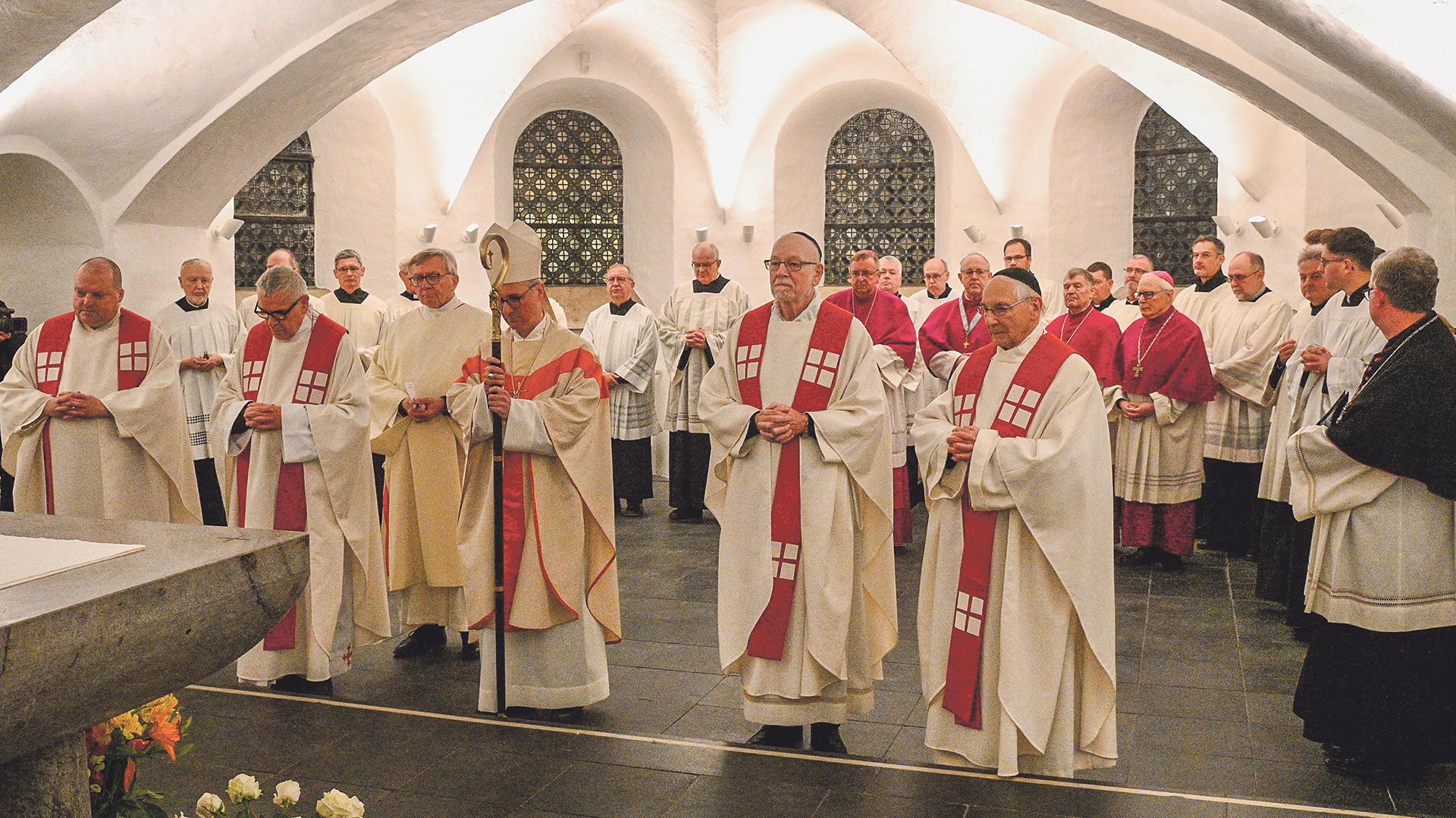 Feier zur Todesstunde der Lübecker Märtyrer in der Krypta der Lübecker Propsteikirche