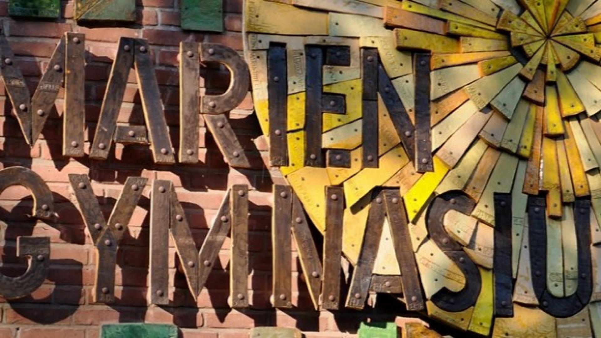 Der Schriftzug Mariengymnasium an einer Wand