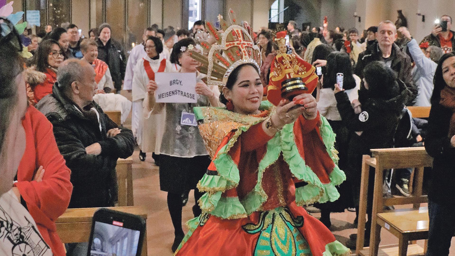 Tänzerinnen in Kostümen