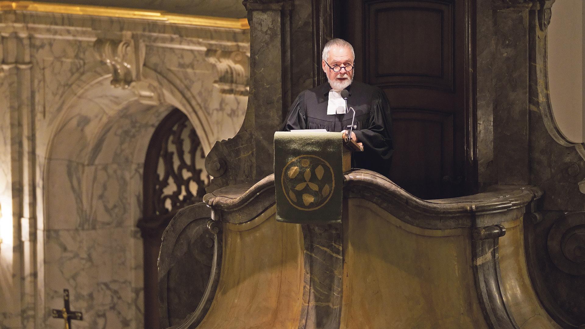 Pastor auf der Kanzel