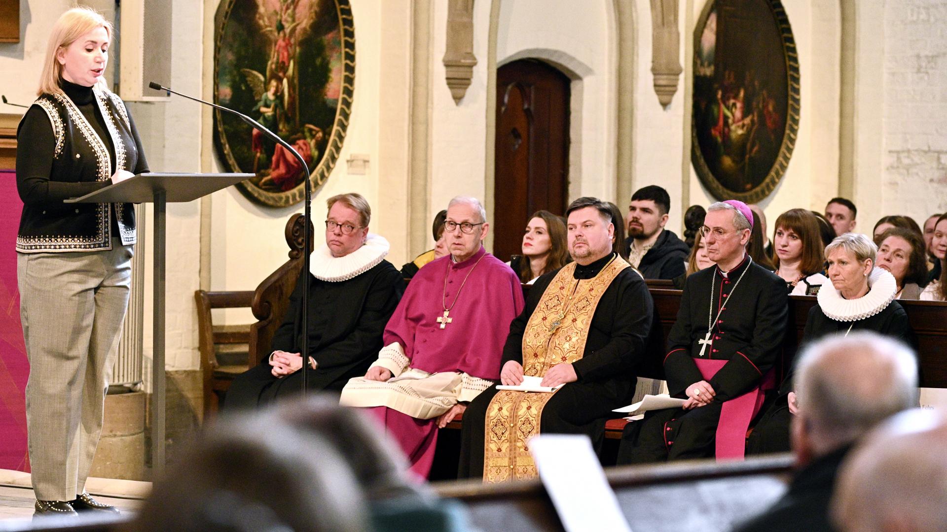 Generalkonsulin Iryna Tybinka spricht in St. Petri