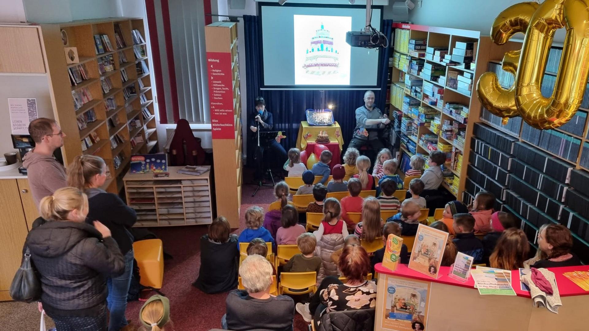 Kinder zu Gast in der Medienstelle des Bistums Erfurt