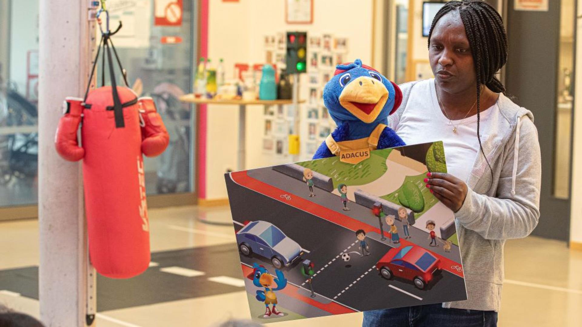 Kita-Erzieherin mit Handpuppe